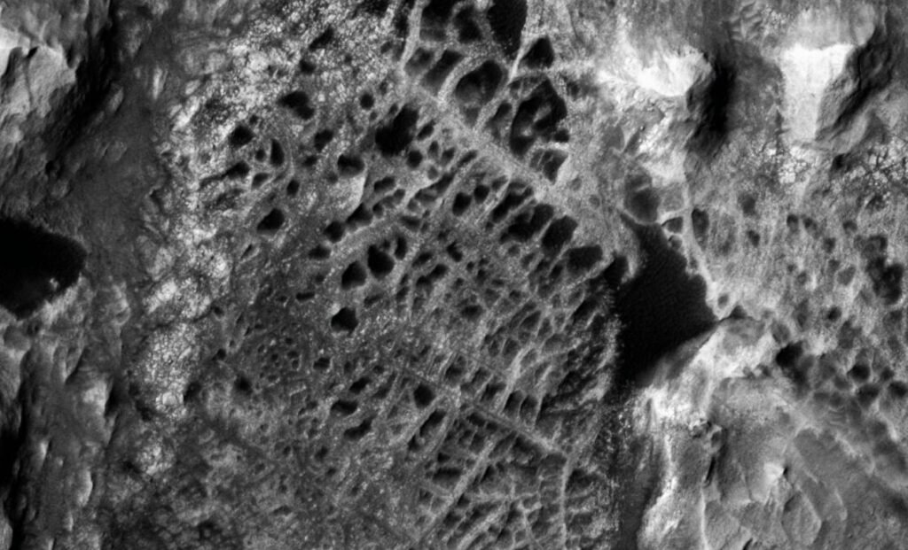 ancient groundwater formed this weblike pattern of ridges