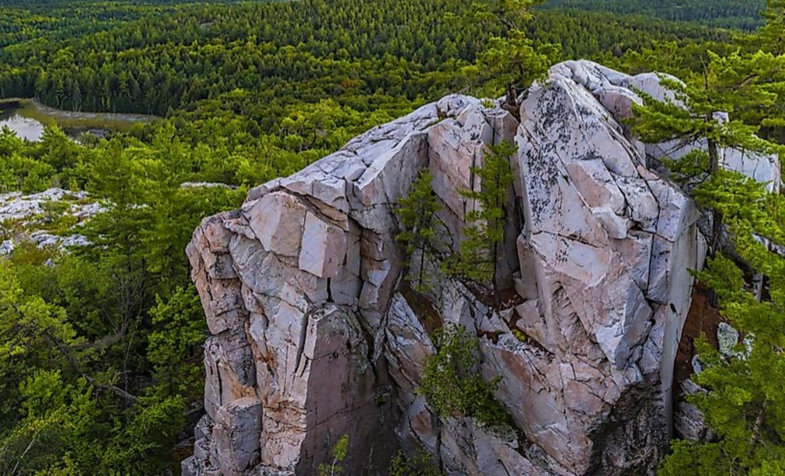 Billion-Year-Old Canadian Rock Is Leaking Natural Hydrogen From Deep Underground